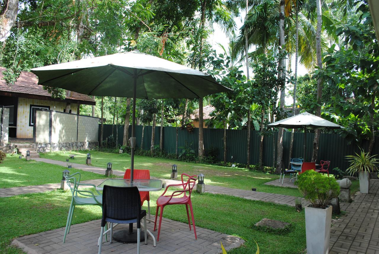 Bridge Hotel Negombo Kimbulapitiya Esterno foto